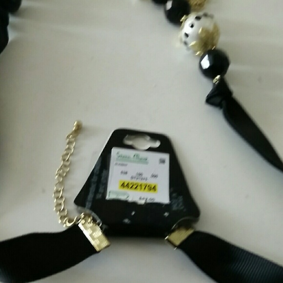 Bold statement 5 layer goldtone necklace 32" - Picture 7 of 8